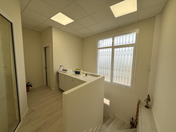 Image No.10-3 Bed Commercial for sale