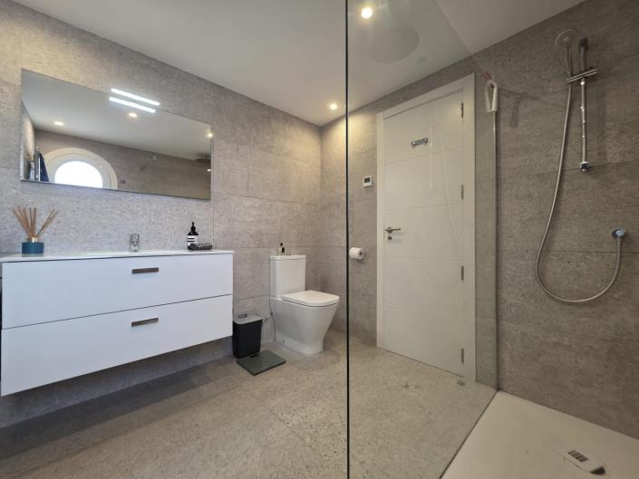 Image No.25-4 Bed Apartment for sale