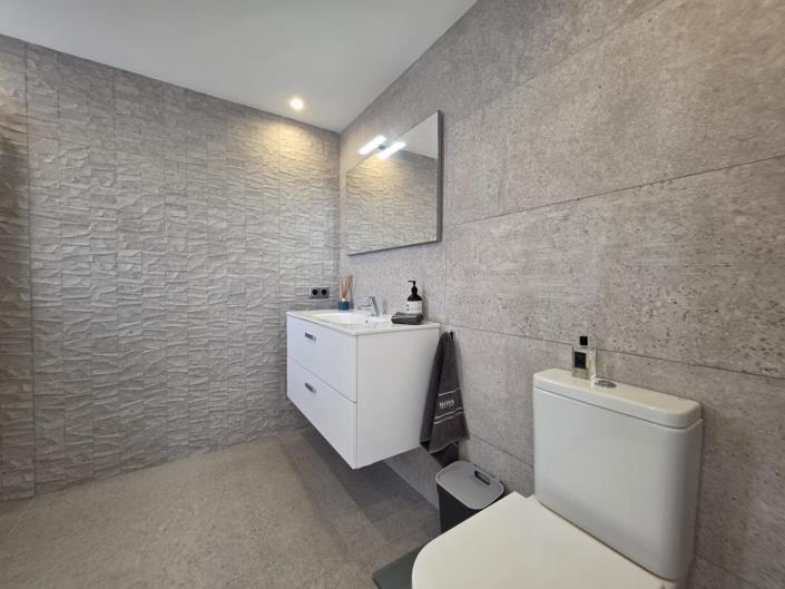 Image No.24-4 Bed Apartment for sale