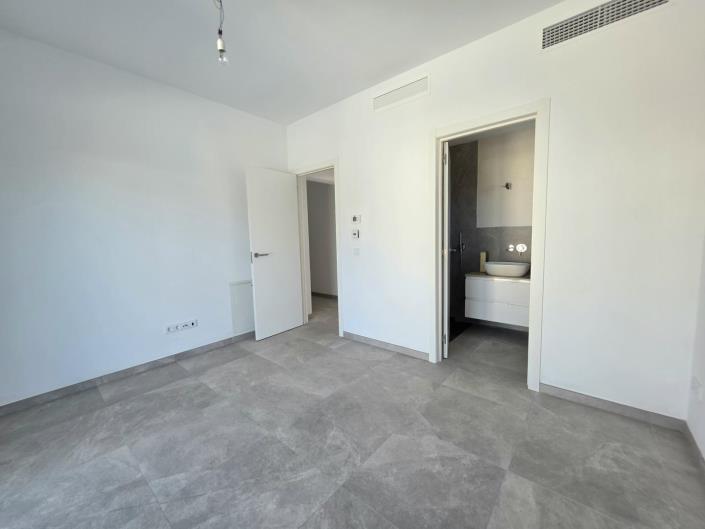 Image No.17-4 Bed Villa for sale