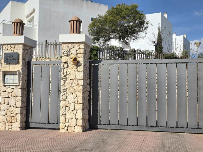 Image No.20-2 Bed Apartment for sale