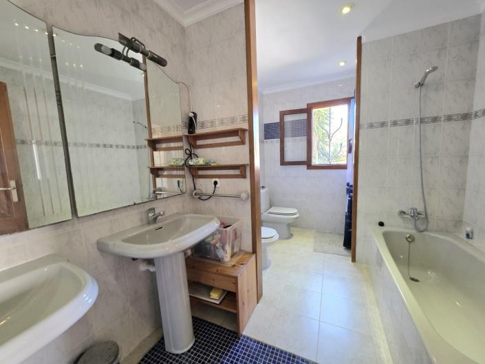 Image No.12-6 Bed Villa / Detached for sale