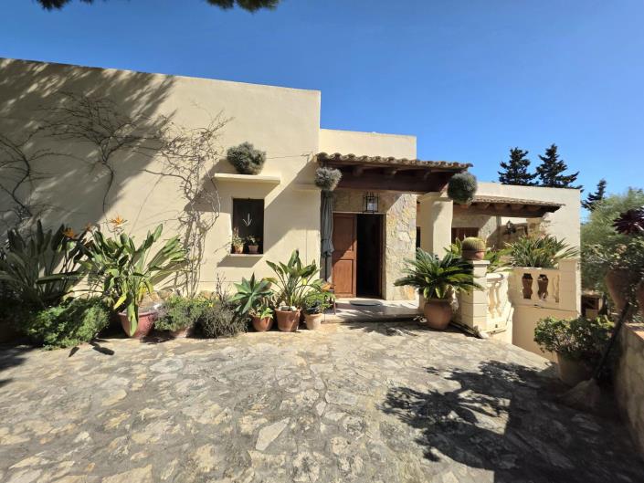 Image No.2-6 Bed Villa / Detached for sale