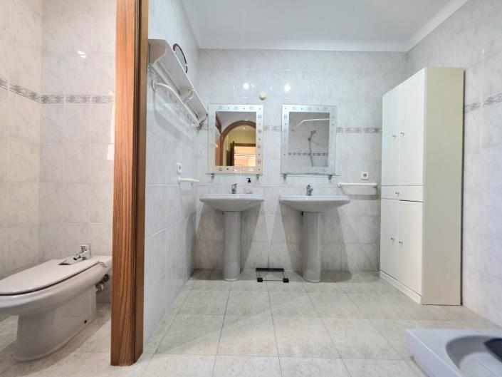 Image No.17-6 Bed Villa / Detached for sale