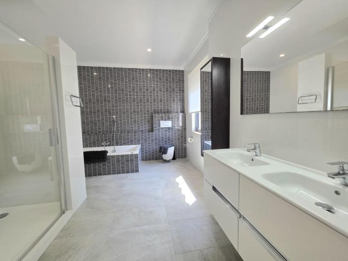 Image No.18-4 Bed Villa for sale