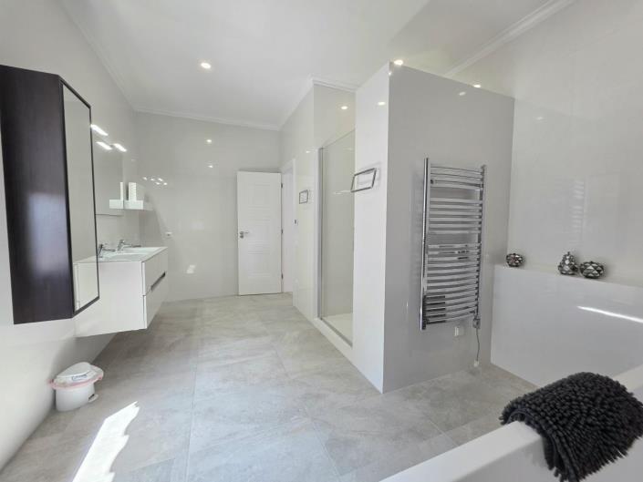 Image No.19-4 Bed Villa for sale