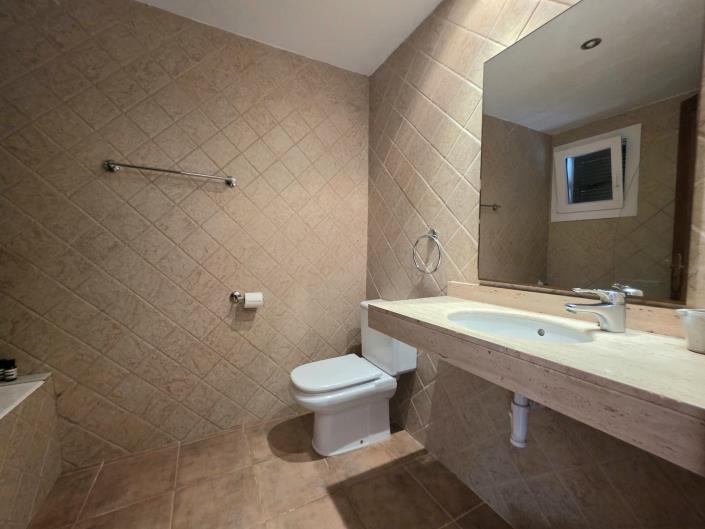 Image No.13-3 Bed House for sale