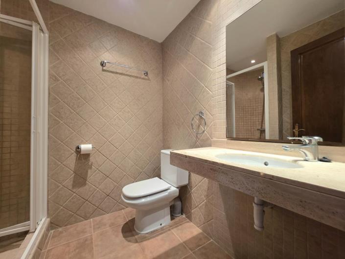 Image No.21-3 Bed House for sale
