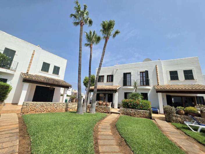 Image No.25-3 Bed House for sale