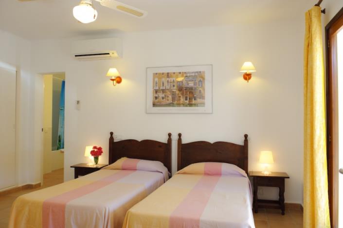 Image No.11-4 Bed Chalet for sale