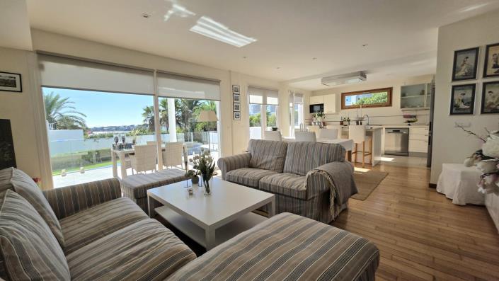 Image No.8-4 Bed Semi-Detached for sale