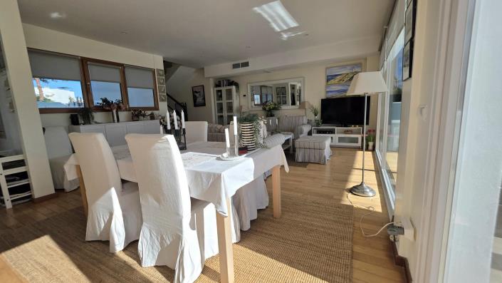 Image No.10-4 Bed Semi-Detached for sale