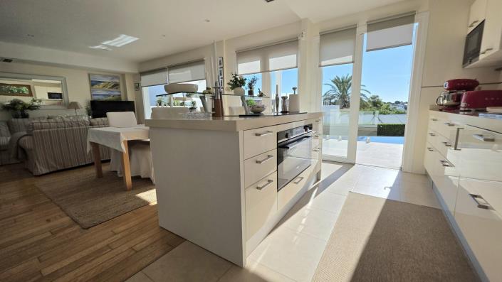 Image No.14-4 Bed Semi-Detached for sale