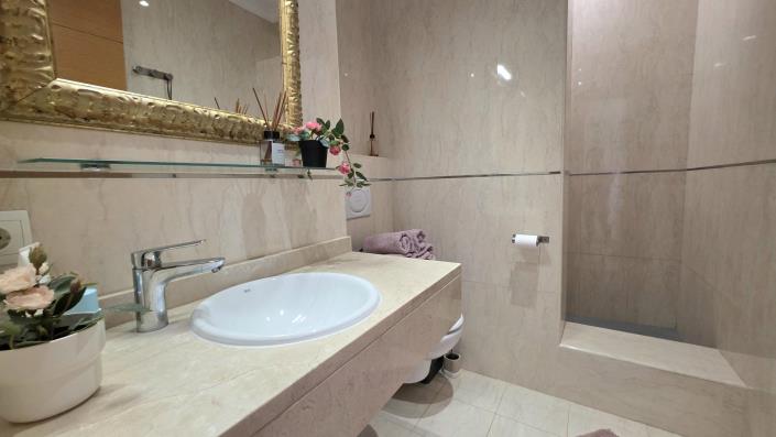 Image No.18-4 Bed Semi-Detached for sale