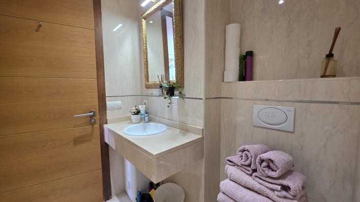 Image No.19-4 Bed Semi-Detached for sale