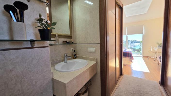 Image No.23-4 Bed Semi-Detached for sale