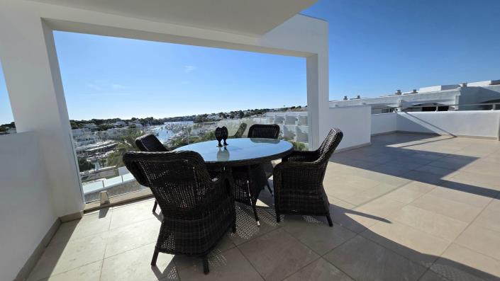 Image No.28-4 Bed Semi-Detached for sale