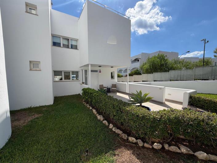 Image No.33-4 Bed Semi-Detached for sale