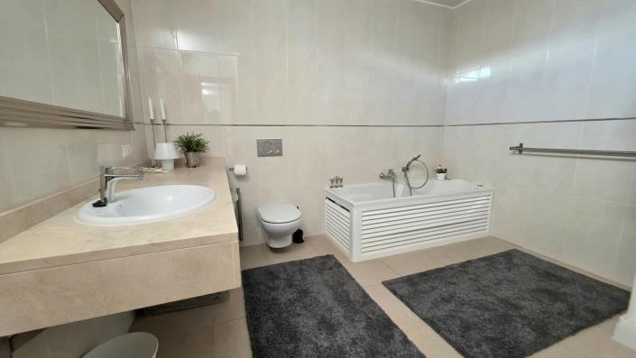 Image No.36-4 Bed Semi-Detached for sale