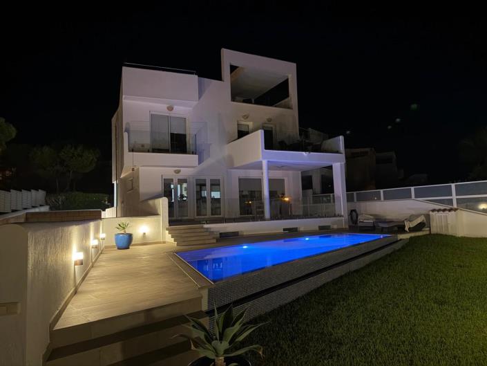 Image No.39-4 Bed Semi-Detached for sale