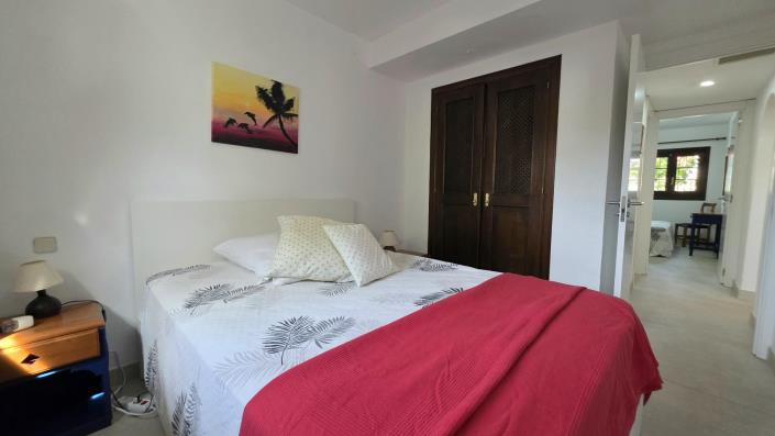 Image No.19-4 Bed Townhouse for sale
