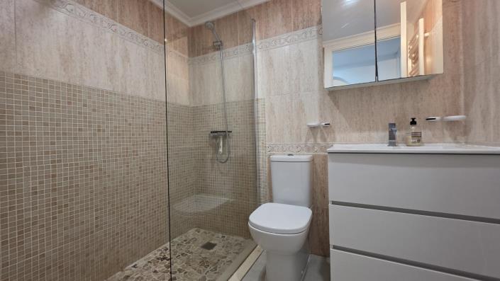 Image No.20-4 Bed Townhouse for sale