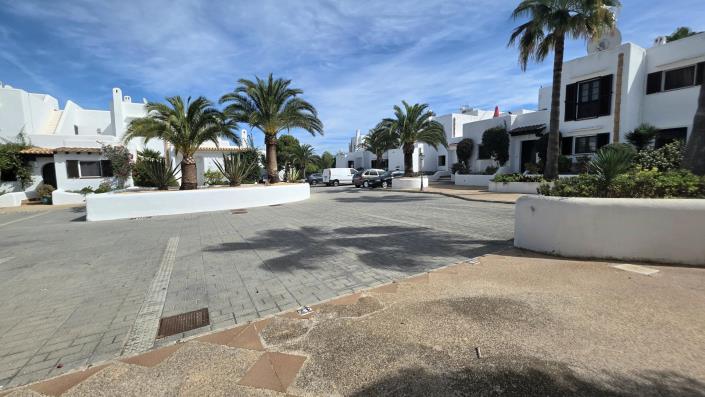 Image No.31-4 Bed Townhouse for sale