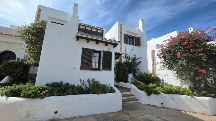 Image No.32-4 Bed Townhouse for sale