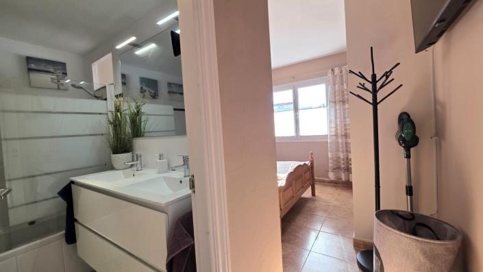 Image No.18-2 Bed Apartment for sale