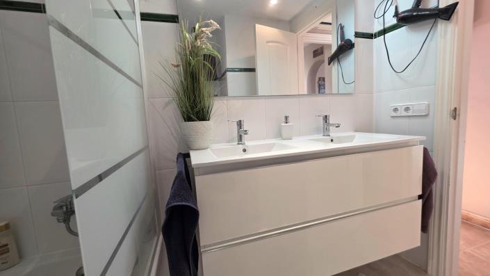 Image No.20-2 Bed Apartment for sale
