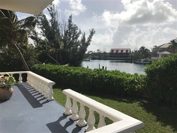 1 - Grand Bahama, Propriété