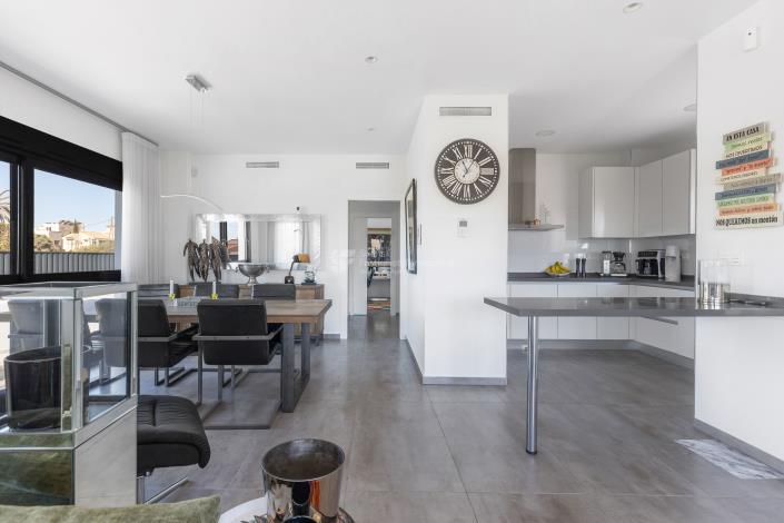 Image No.9-4 Bed House for sale