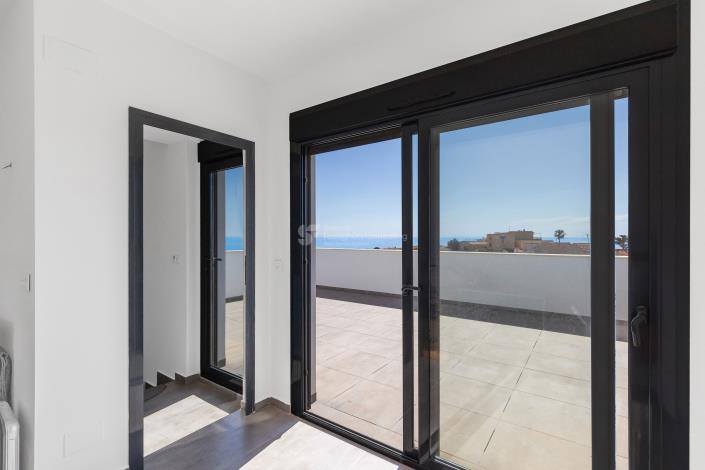 Image No.22-4 Bed House for sale