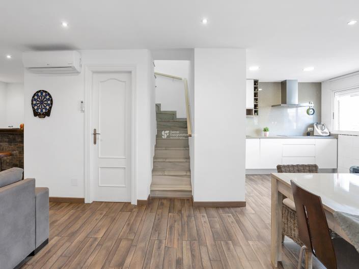 Image No.11-4 Bed Townhouse for sale