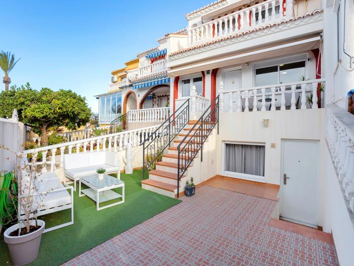 Image No.26-4 Bed Townhouse for sale