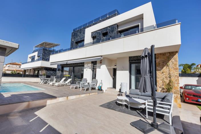 Image No.21-3 Bed Villa for sale