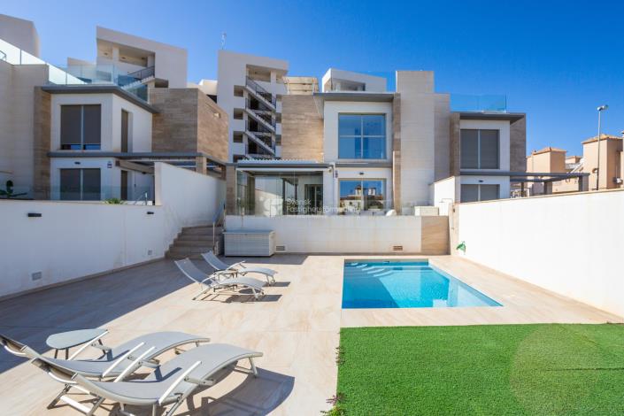 Image No.3-4 Bed Villa for sale