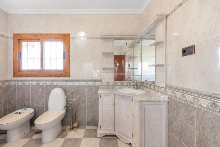 Image No.14-5 Bed Villa for sale