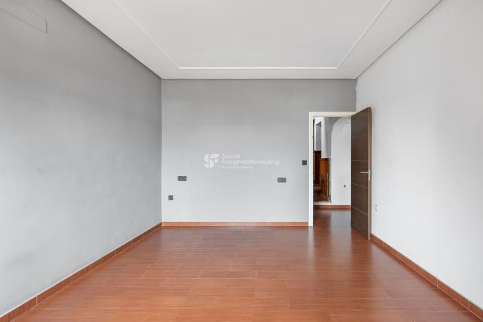 Image No.18-5 Bed Villa for sale