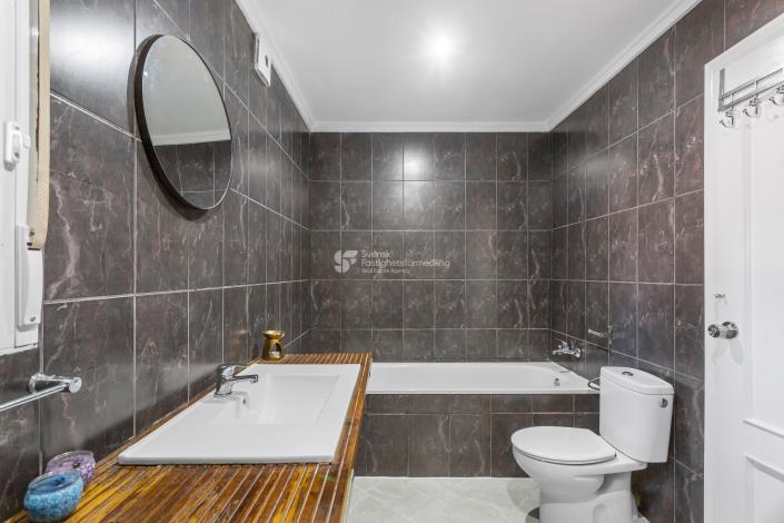 Image No.12-6 Bed House for sale