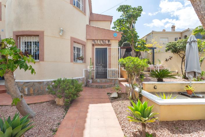 Image No.16-6 Bed House for sale