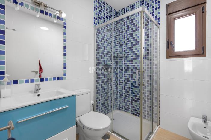 Image No.13-4 Bed Townhouse for sale