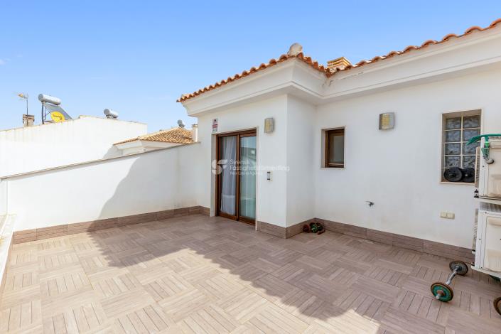 Image No.22-4 Bed Townhouse for sale