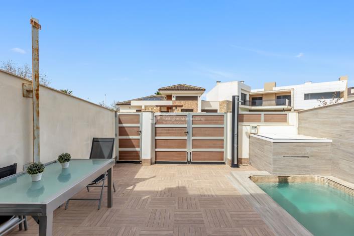 Image No.26-4 Bed Townhouse for sale