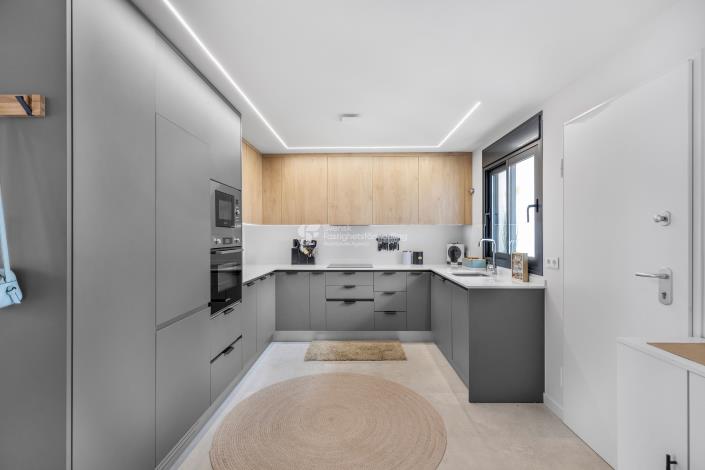 Image No.12-2 Bed Townhouse for sale