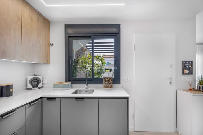 Image No.11-2 Bed Townhouse for sale