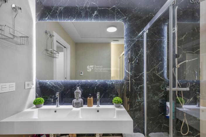 Image No.19-2 Bed Townhouse for sale