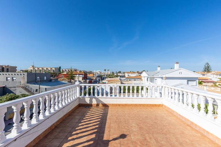 Image No.26-3 Bed Townhouse for sale