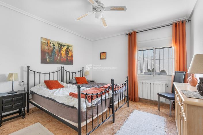 Image No.18-3 Bed Townhouse for sale