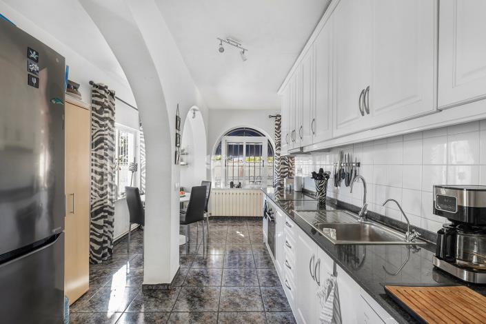 Image No.17-3 Bed Townhouse for sale